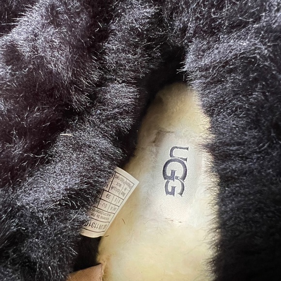 Ugg Classic Cozy Bootie- Women Size 8 - Picture 9 of 10